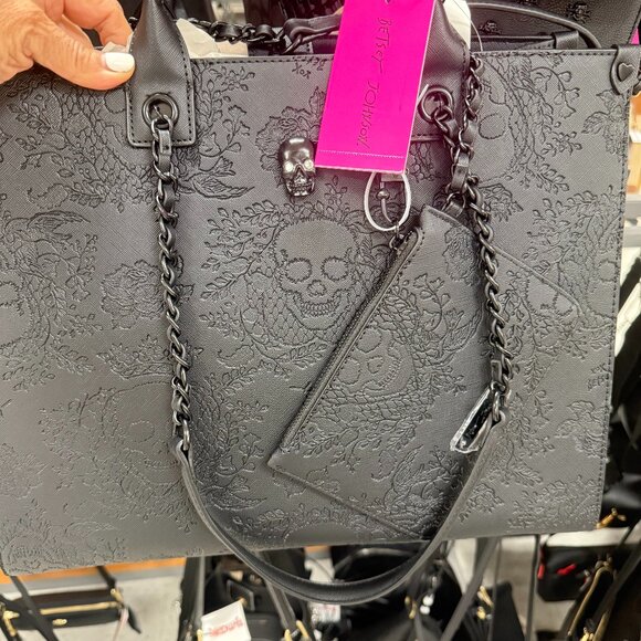 NWT Betsey Johnson XOKIARA2 Black Skulls & Roses Large Tote...